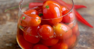 Быстрые малосольные помидоры