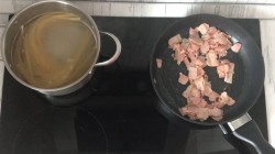 Паста карбонара с беконом и сливками классическая Паста карбонара с беконом и сливками классическая