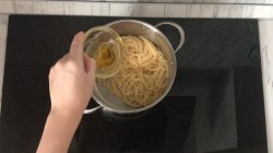 Паста карбонара с беконом и сливками классическая Паста карбонара с беконом и сливками классическая