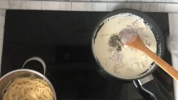Паста карбонара с беконом и сливками классическая Паста карбонара с беконом и сливками классическая