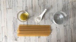 Паста карбонара с беконом и сливками классическая Паста карбонара с беконом и сливками классическая