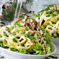 Салат римский с говядиной и яичными блинчиками