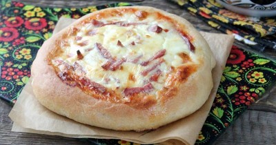 Пицца из хлебного теста