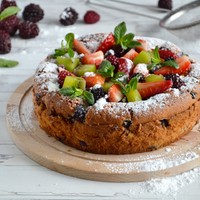 Шарлотка с ягодами