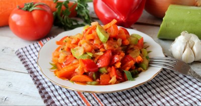 Соте из овощей с кабачками морковью перцем