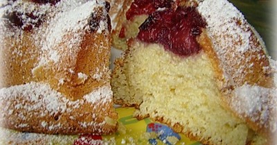 Бисквитный пирог с вишней