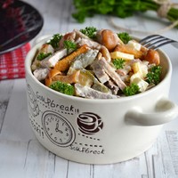 Салат с маринованными грибами Салат с маринованными грибами