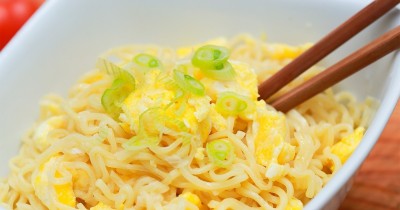 Лапша быстрого приготовления с яйцом