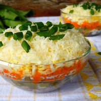 Салат из куриной печени слоеный