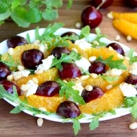 Фруктовый салат с мягким сыром