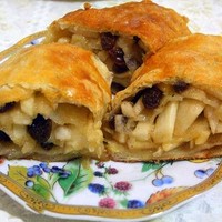Яблочный слоеный пирог