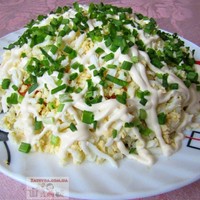 Слоёный салат со шпротами и майонезом