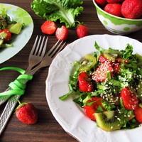 Салат из клубники и киви