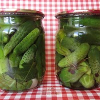 Маринованные корнишоны с чесноком и хреном