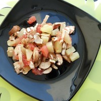 Салат с грибами и ананасами