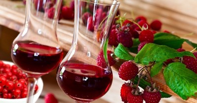 Десертное вино из малины и смородины красной