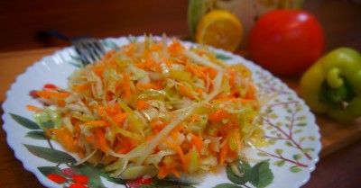 Салат из белокочанной капусты с лимонным соком