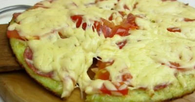 Пицца из кабачка с колбасой мукой