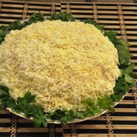 Салат слоеный с ананасами