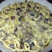 Салат с опятами маринованными и маринованными огурцами
