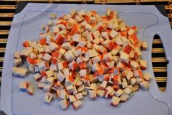 Салат крабовые палочки с рисом и кукурузой Салат крабовые палочки с рисом и кукурузой