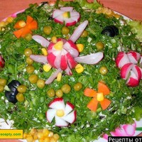 Салат с копченой куриной грудкой и черносливом