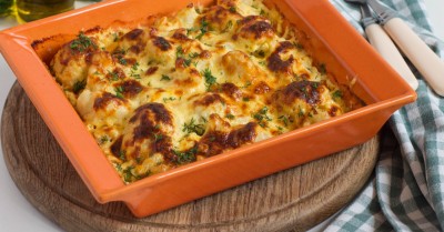 Цветная капуста в сметане с сыром в духовке