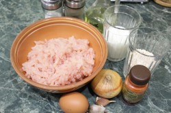 куриные котлетки с овсянкой. kotlety iz kurinogo farsha s ovsyanymi. куриные котлетки с овсянкой фото. куриные котлетки с овсянкой-kotlety iz kurinogo farsha s ovsyanymi. картинка куриные котлетки с овсянкой. картинка kotlety iz kurinogo farsha s ovsyanymi. Хочется разнообразить домашнее меню? Куриные котлеты с овсянкой станут вкусным обедом или ужином. Добавление злаковых в фарш придает ему особый вкус и потрясающую нежность. Кушанье готовится просто, а результат радует изысканностью и гармонией.