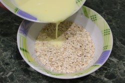 куриные котлетки с овсянкой. kotlety iz kurinogo farsha s ovsyanymi. куриные котлетки с овсянкой фото. куриные котлетки с овсянкой-kotlety iz kurinogo farsha s ovsyanymi. картинка куриные котлетки с овсянкой. картинка kotlety iz kurinogo farsha s ovsyanymi. Хочется разнообразить домашнее меню? Куриные котлеты с овсянкой станут вкусным обедом или ужином. Добавление злаковых в фарш придает ему особый вкус и потрясающую нежность. Кушанье готовится просто, а результат радует изысканностью и гармонией.