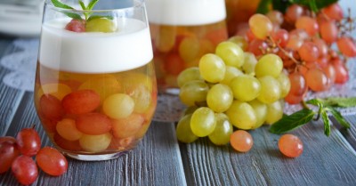 Виноградное желе с йогуртом