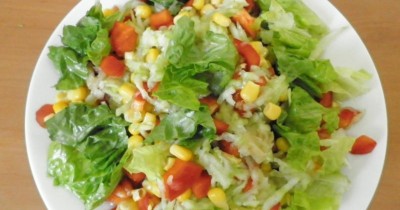 Салат яблоки огурцы кукуруза и перец с майонезом