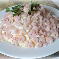 Салат Морской бриз кальмары, креветки, перец, пармезан