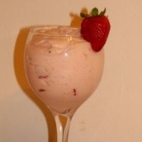 Вкусный крем для торта клубничный