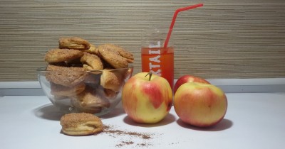 Печенье с яблоками и корицей на сметане
