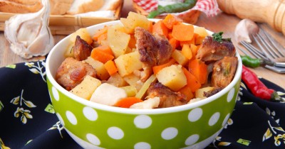 Тушеная картошка с говядиной и овощами