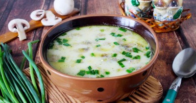Сливочный суп с шампиньонами и плавленным сыром