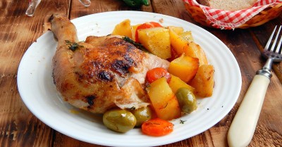 Картошка с курицей на противне запеченная в духовке