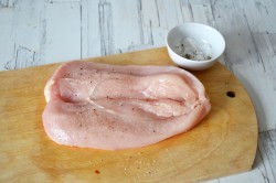 курица с кармашками с помидорами и сыром в духовке. kurinye karmashki s syrom 1555264772 3 min. курица с кармашками с помидорами и сыром в духовке фото. курица с кармашками с помидорами и сыром в духовке-kurinye karmashki s syrom 1555264772 3 min. картинка курица с кармашками с помидорами и сыром в духовке. картинка kurinye karmashki s syrom 1555264772 3 min. Если банальные куриные филе порядком поднадоели Вашим родным и близким — порадуйте свою семью кармашками из куриного филе с сыром и помидорами. Это блюдо несложно в приготовлении.