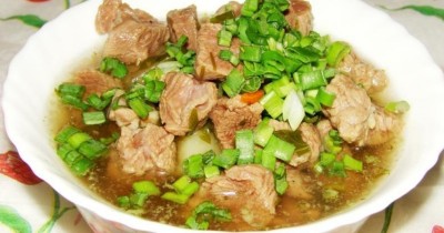 Говядина отварная с пряностями, рисовой водкой и зеленью