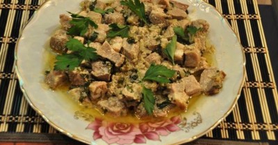 Гуляш из телятины с подливкой из сметаны