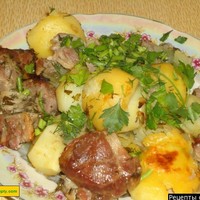 Запеченное мясо в рукаве с картошкой