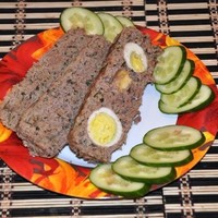 Мясной рулет с яйцом и сыром