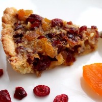 Пирог с клюквой орехами и курагой