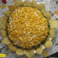 Салат подсолнух с кукурузой и грибами