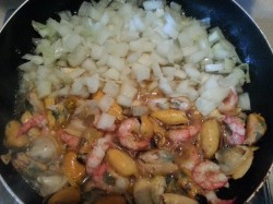 Паэлья с морепродуктами Паэлья с морепродуктами