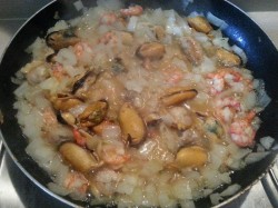 Паэлья с морепродуктами Паэлья с морепродуктами
