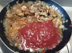 Паэлья с морепродуктами Паэлья с морепродуктами