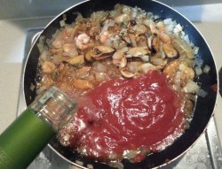 Паэлья с морепродуктами Паэлья с морепродуктами