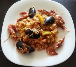 Паэлья с морепродуктами Паэлья с морепродуктами