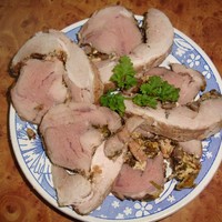 Мясной рулет с грибами в духовке